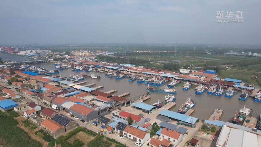 江蘇射陽：伏季休漁全面結束 百艘漁船揚帆出海